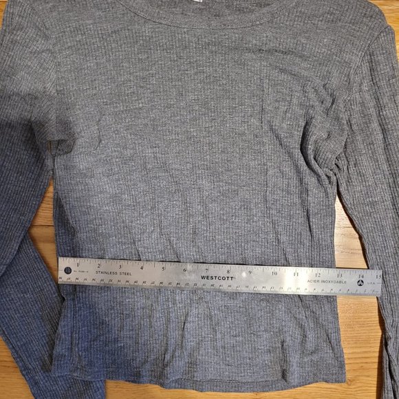 Long Sleeve Crop - Picture 6 of 7